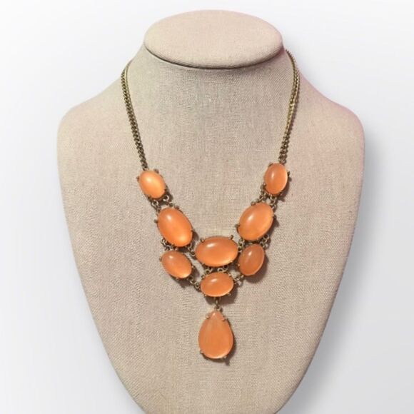 NEW Peach Color Statement Necklace And Matching Earrings - Picture 1 of 3